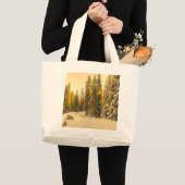 winterpad met pijnbomen grote tote bag (Voorkant (product))