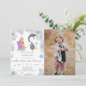 Winterpinguïn Verjaardagsuitnodiging met foto Kaart (Staand voorkant)