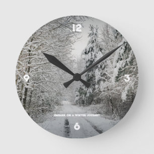 Winterreis door het bos ronde klok