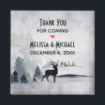 Winterrenrennistrische grijze Waterverf bruiloft Magneet<br><div class="desc">Een magneet met een waterverf afbeelding met een zwarte silhouetrender die tussen een aantal pijnbomen staat. Grijze zwarte en witte neutrale kleurenschema.</div>