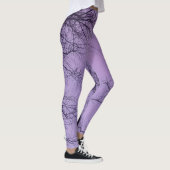 Winter's Delicate Embrace: Lila luifel Leggings (Rechts)