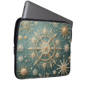 Winter's Golden Embrace: A Snowflake Serenade Laptop Sleeve (Voorkant Rechts)