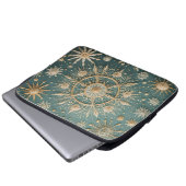 Winter's Golden Embrace: A Snowflake Serenade Laptop Sleeve (Voorkant onderkant)