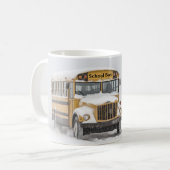 Winterscene met een gele schoolbus koffiemok (Voorkant links)