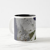 WintersneeuwHoesje op het noordelijk halfrond Tweekleurige Koffiemok (Voorkant links)