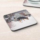 wintersneeuwscène met schattige zwarte en geelbrui bier onderzetter (Linkerzijde)