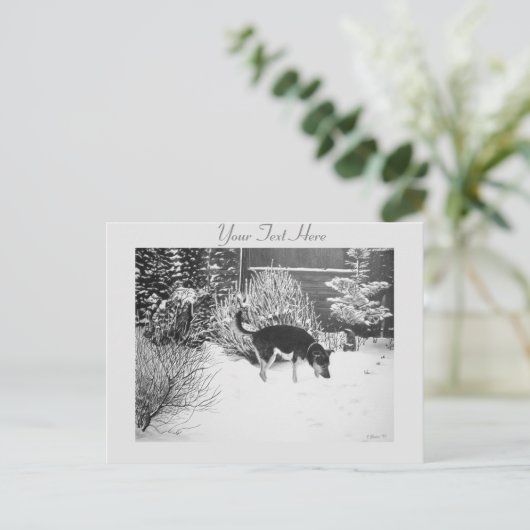 Wintersneeuwscène met schattige zwarte en geelbrui briefkaart (Staand voorkant)