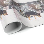 Wintersneeuwscène met schattige zwarte en geelbrui cadeaupapier (Rol Hoek)