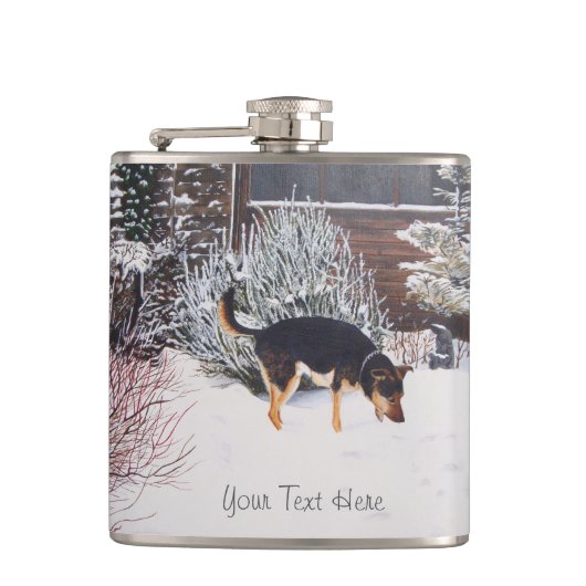 Wintersneeuwscène met schattige zwarte en geelbrui heupfles (Voorkant)