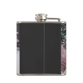 Wintersneeuwscène met schattige zwarte en geelbrui heupfles (Achterkant)