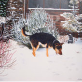 Wintersneeuwscène met schattige zwarte en geelbrui heupfles