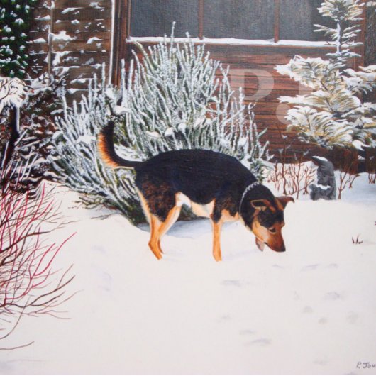 Wintersneeuwscène met schattige zwarte en geelbrui heupfles