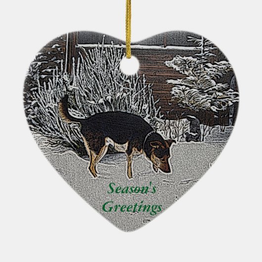 wintersneeuwscène met schattige zwarte en geelbrui keramisch ornament (Achterkant)