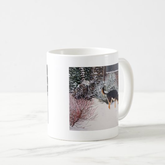 Wintersneeuwscène met schattige zwarte en geelbrui koffiemok (Voorkant rechts)