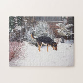 Wintersneeuwscène met schattige zwarte en geelbrui legpuzzel (Horizontaal)