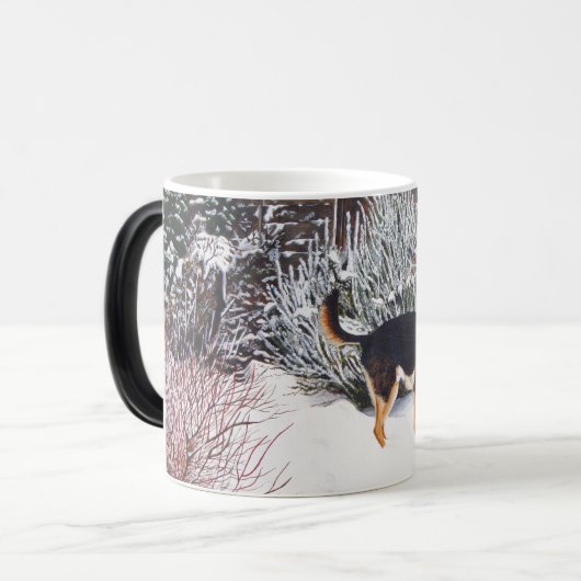 Wintersneeuwscène met schattige zwarte en geelbrui magische mok (Voorkant links)