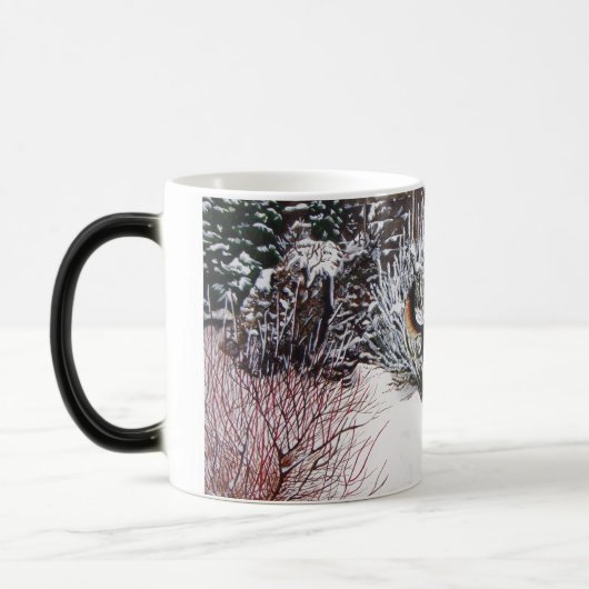 Wintersneeuwscène met schattige zwarte en geelbrui magische mok (Links)