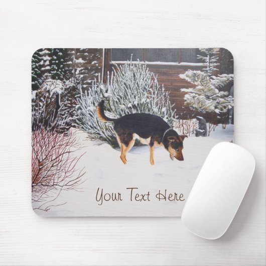 Wintersneeuwscène met schattige zwarte en geelbrui muismat (Met muis)