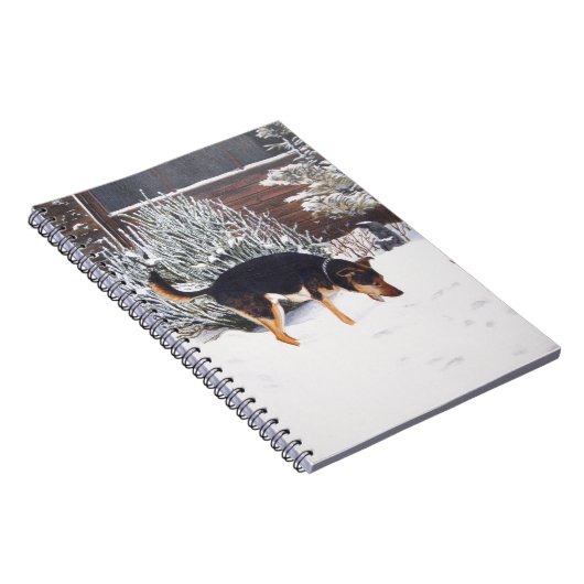 Wintersneeuwscène met schattige zwarte en geelbrui notitieboek (Rechterzijde)