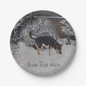 Wintersneeuwscène met schattige zwarte en geelbrui papieren bordje (Voorkant)