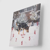 Wintersneeuwscène met schattige zwarte en geelbrui vierkante klok (Hoek)