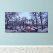 Wintersneeuwstadspark in de avond canvas afdruk (Insitu (Houten vloer))