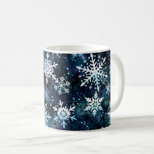 Wintersneeuwvlokken diepblauwe magische nacht koffiemok