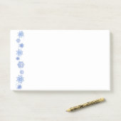 Wintersneeuwvlokken na de beurs post-it® notes (Op bureau)