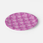 Wintersneeuwvlokken op roze papieren bordje (Gekanteld)