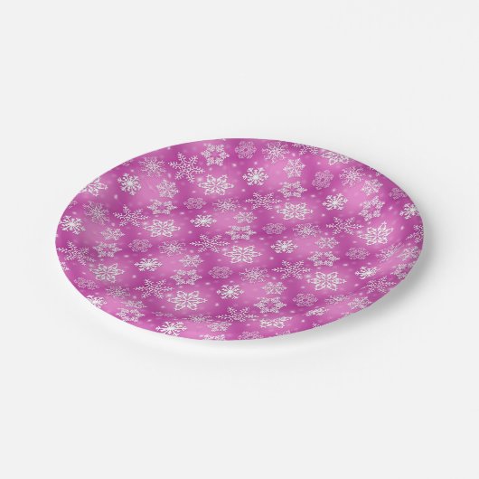 Wintersneeuwvlokken op roze papieren bordje (Gekanteld)
