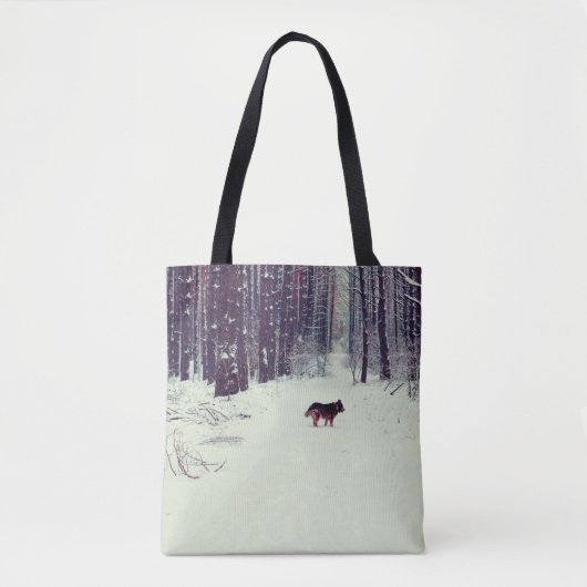 Wintersnowy dennenbos, hond die in het bos loopt tote bag (Voorkant)