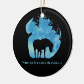 Wintersolstice-paard en eikenbomen keramisch ornament (Links)