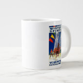 Wintersport in Yosemite Poster Yosemite, CA Grote Koffiekop (Voorkant rechts)