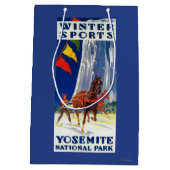 Wintersport in Yosemite Poster Yosemite, CA Medium Cadeauzakje (Achterkant)