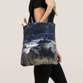 Wintertijd in Hayfork, Californië.. Tote Bag (Dichtbij)