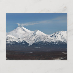 Winteruitzicht van Avacha Volcano in Kamchatka Briefkaart
