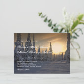 Wintervakantie sneeuw op pine bomen bruiloft uitno kaart (Staand voorkant)