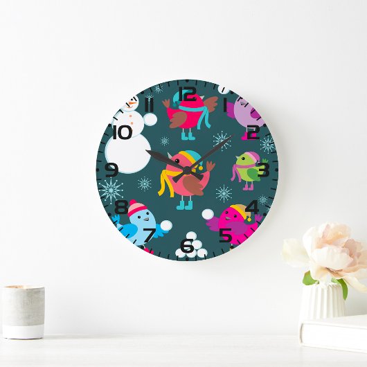 Wintervogels spelen in de sneeuw met sneeuwman grote klok