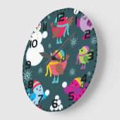 Wintervogels spelen in de sneeuw met sneeuwman grote klok (Hoek)