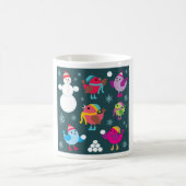 Wintervogels spelen in de sneeuw met sneeuwman koffiemok (Center)