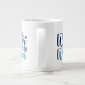 Winterweer - Snowy Holiday Typography Grote Koffiekop (Achterkant)