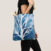 Winterwitte vogelboom Kerstmis Tote Bag (Dichtbij)