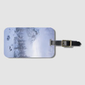 Winterwonderland, mist, sparrenbos en berg bagagelabel (Voorkant (horizontaal))