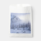 Winterwonderland, mist, sparrenbos en berg bedankzakje (Voorkant)