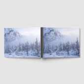 Winterwonderland, mist, sparrenbos en berg gastenboek (Volledig)