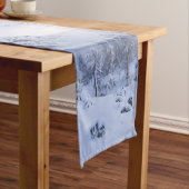 Winterwonderland, mist, sparrenbos en berg korte tafelloper (Voorbeeld)