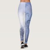 Winterwonderland, mist, sparrenbos en berg leggings (Achterkant)