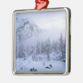 Winterwonderland, mist, sparrenbos en berg metalen ornament (Links)