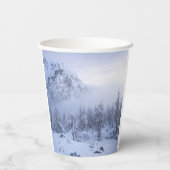 Winterwonderland, mist, sparrenbos en berg papieren bekers (Achterkant)