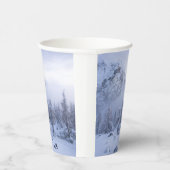 Winterwonderland, mist, sparrenbos en berg papieren bekers (Rechts)